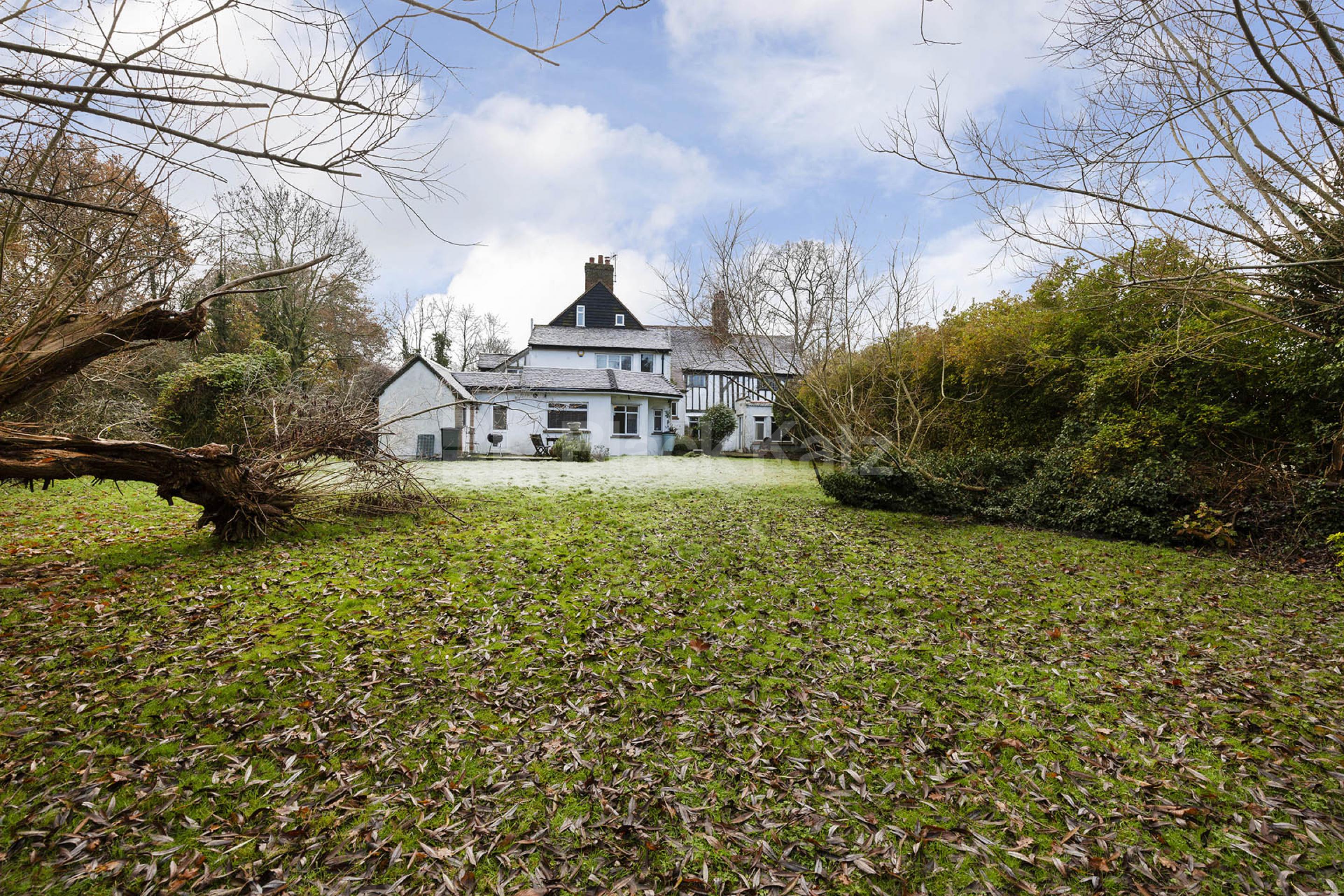 A elegant and historic 16th century detached house on an exclusive street   Totteridge Common, Highwood Hill N20